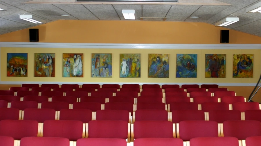 Foredragssalen på Kongenshus Efterskole 2002 - 9 malerier med motiver fra nordiske mytologi på bagvæggen