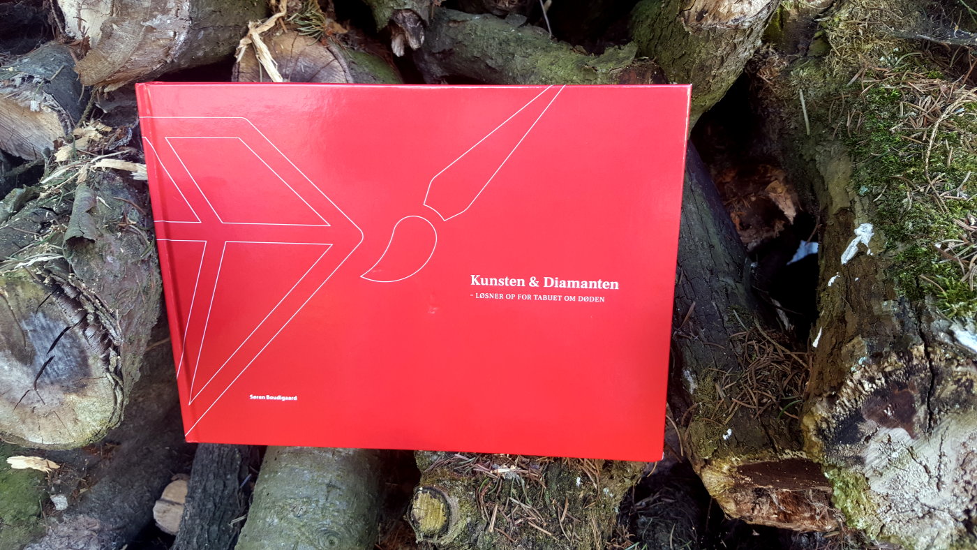 "Kunsten & Diamanten - Løsner op for tabuet om døden" * Søren Boudigaard, 2021 "Kunsten & Diamanten - Løsner op for tabuet om døden" * Søren Boudigaard, 2021